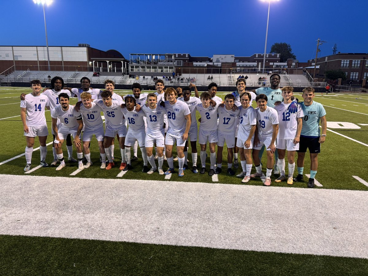 swic_msoc's tweet photo. It was our sophomores last ride last night and they ended on a high note! Thanks for all that you have done for the program! Weโll miss you! #ProgramChangers https://t.co/P5yGRPOFsv