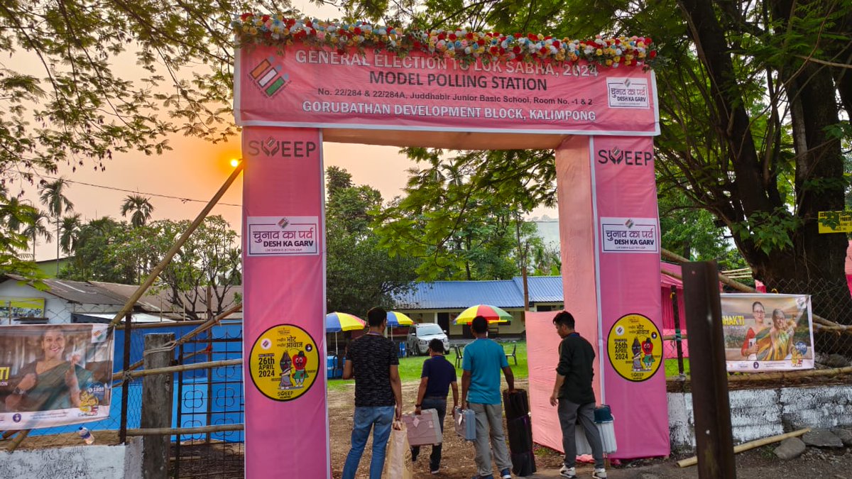 Polling Personnel enter in the Model Polling Station at Gorubathan of Kalimpong district, West Bengal.
#ChunavKaParv #DeskKaGarv #Election2024 #IVote4Sure

<a href="/ECISVEEP/">Election Commission of India</a>
<a href="/SpokespersonECI/">Spokesperson ECI</a>
<a href="/rajivkumarec/">Rajiv kumar</a>
<a href="/anuj_chandak/">ANUJ CHANDAK</a>
<a href="/DistrictMagist6/">District Magistrate Kalimpong</a>