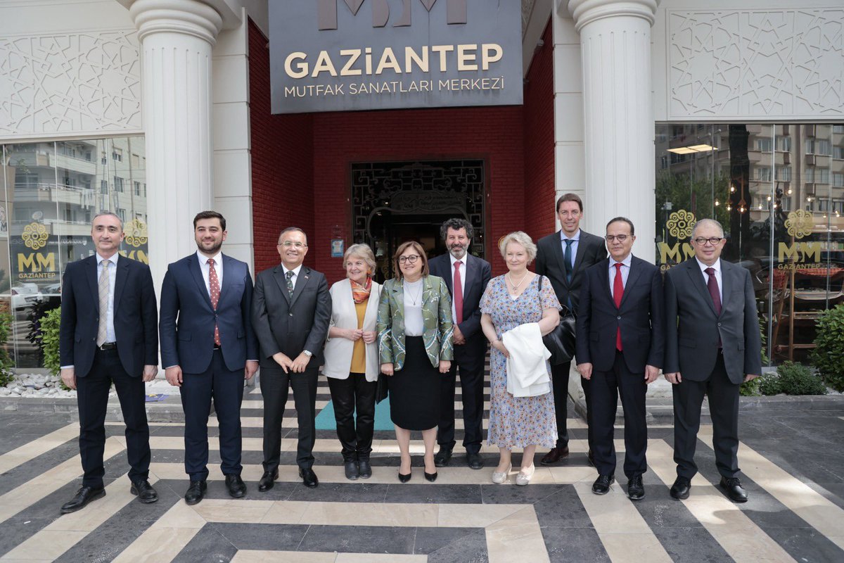 Gaziantep has all it takes to recover from last year’s earthquake: nature, local produce, rich cultural traditions, active local stakeholders and tight community bonds. Pleased to exchange with Governor Çeber and Mayor @FatmaSahin on how 🇪🇺 can support to build back better.