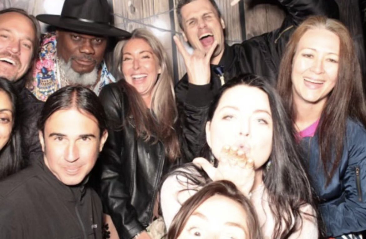 Evan_Chile's tweet image. Amy en el matrimonio de Beth👰‍♀️🍾