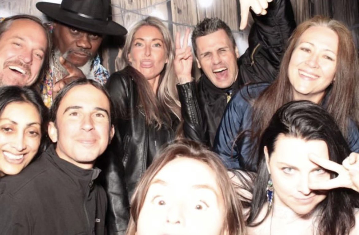 Evan_Chile's tweet image. Amy en el matrimonio de Beth👰‍♀️🍾