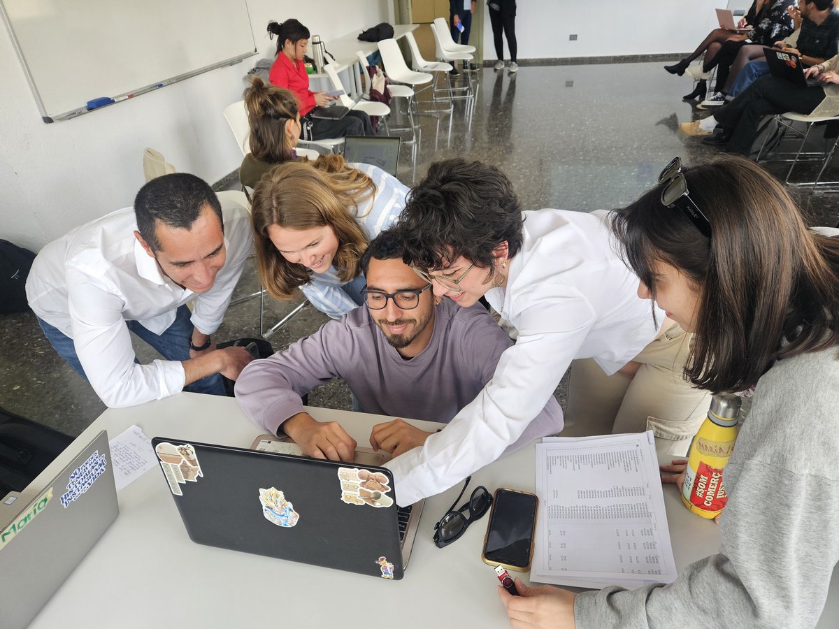 Alejandra (Sandra) Boni (@sandraboni4) on Twitter photo Hoy en el #mastercooperacion de la <a href="/UPV/">Universitat Politècnica de València</a> se presentan la investigación realizada por las estudiantes sobre factores limitantes y potenciadores para introducir la #educacion #afectivo #sexual en secundaria, un proyecto de <a href="/intered_CV/">InteRed C.Valenciana</a> y <a href="/ComeniusCEducat/">Comenius Centre Educatiu</a> Hoy en el #mastercooperacion de la <a href="/UPV/">Universitat Politècnica de València</a> se presentan la investigación realizada por las estudiantes sobre factores limitantes y potenciadores para introducir la #educacion #afectivo #sexual en secundaria, un proyecto de <a href="/intered_CV/">InteRed C.Valenciana</a> y <a href="/ComeniusCEducat/">Comenius Centre Educatiu</a>
