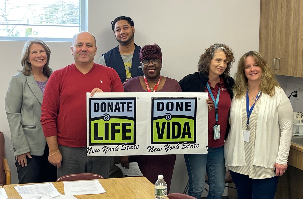 Of the 7.5M enrollments in the NYS #DonateLife Registry, 6M were generated by our partners at @nysdmv, TY to all the DMV staff who go above & beyond to save lives every day by making sure customers are aware of the opportunity to register as organ & tissue donors!