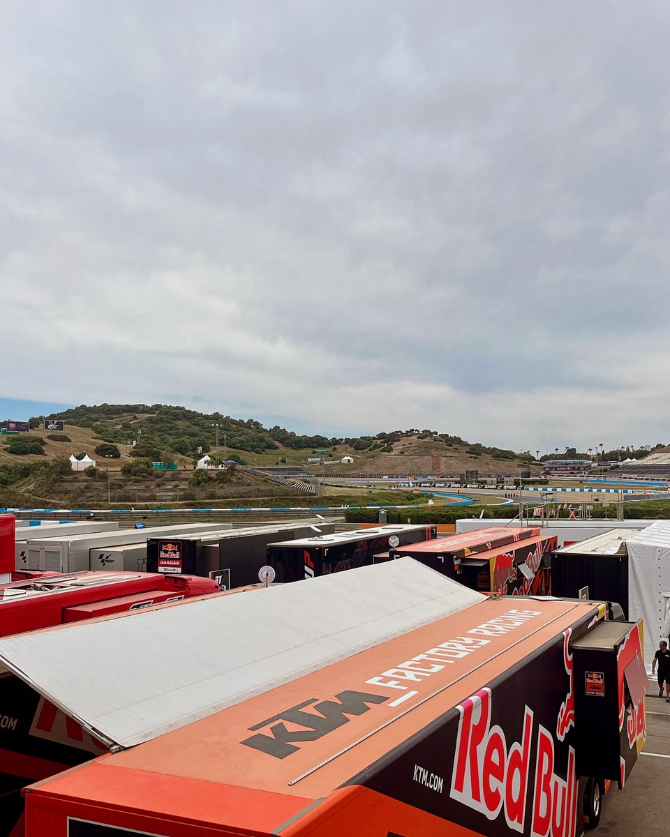 motosjerez's tweet photo. Ya está todo preparado para el GP Jerez!!!
¿Preparados para el mejor fin de semana del año?
#fullgass #motogpjerez #motogp #motogp2024
#gass #mundialesjerez2024 #circuitojerezangelnieto #circuitoangelnieto #jerez https://t.co/oEqwLuQUt1
