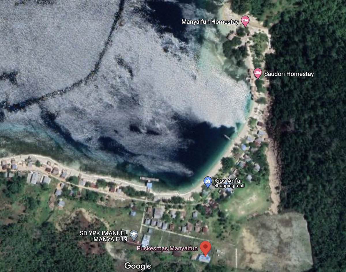 egharap's tweet photo. Salah satu puskesmas lainnya berada di tengah-tengah pemukiman warga.

Puskesmas satunya lagi, tidak ditemukan di google maps.

Tapi di pulau itu, ada tiga puskesmas lain yang berjauh-jauhan.

Imaji kehidupanku di darat tidak akan pernah bisa memahami kehidupan mereka https://t.co/d0OeyuDyAp