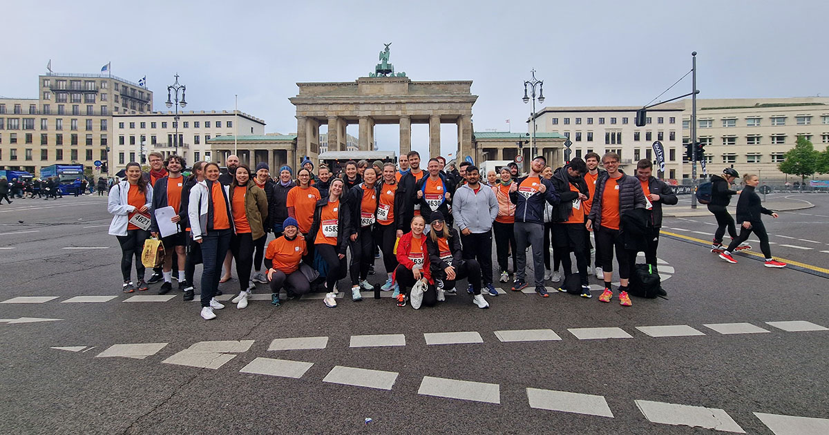 Gratulation! 61 HPI-Mitarbeitende, darunter 54 Läufer:innen und sieben Skater:innen, sind am Mittwochabend beim 22. IKK BB Berliner #Firmenlauf gestartet und haben als Team 'Don't Worry, Be HPI' erfolgreich die 5,5 Kilometer lange Strecke um den Berliner Tiergarten absolviert!👏