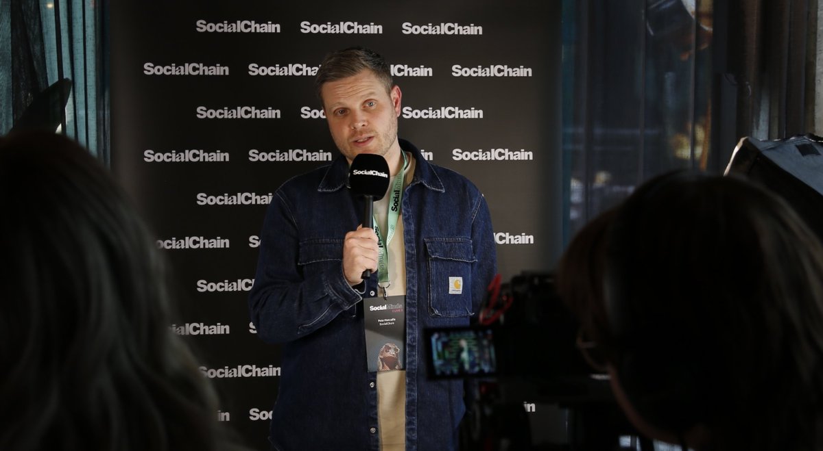 SocialChain tweet picture