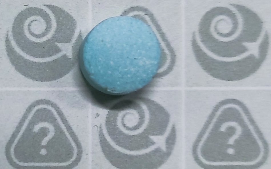 Attention, New Zealander! 🚨

Fake blue diazepam tablets containing the highly potent opioid, N-Desethyletonitazene, have been found. 
NO markings, circular shape. Risk of fatal overdose is high.

visit: fakemedicinenomore.org to learn more
.
.
#NZ  #OpioidCrisis #drug #safety