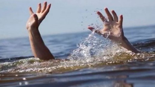 #NewsUpdate: ग्रेटर नोएडा- वेस्ट के गांव में बने कृत्रिम तालाब में हुआ एक दर्दनाक हादसा, युवक की डूबने से हुई मौत परिवार में मचा कोहराम। @noidapolice #GreaterNoida #noidapolice #cwnews