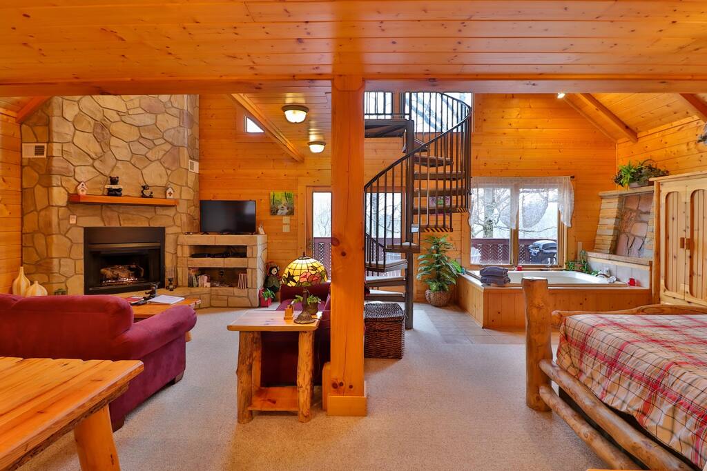 Escape to the 5-star rated Snuggle Bug cabin for a private and romantic getaway. This tranquil retreat offers luxury and has been rated A+ since 2011. Book now and create unforgettable memories in the Smoky Mountains! airbnb.com/rooms/31505134 #MountainVacation