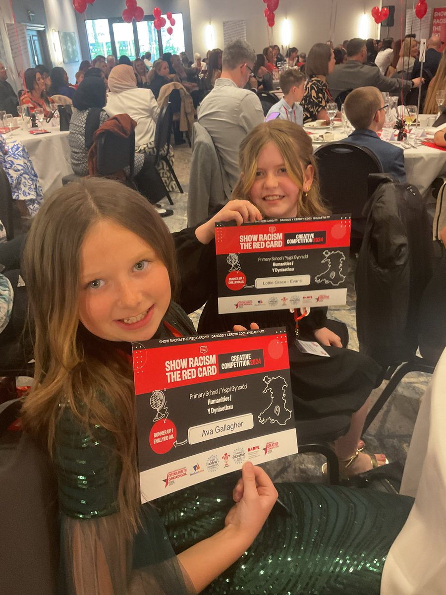 Our Humanities primary aged pupil’s category runner up presented by @DARPLWales was Ava and Lottie from @BurlaisSchool. They completed research on @OtisBolamu and his incredible work in their local area.   #ShowRacismtheRedCard #SRtRCComp24