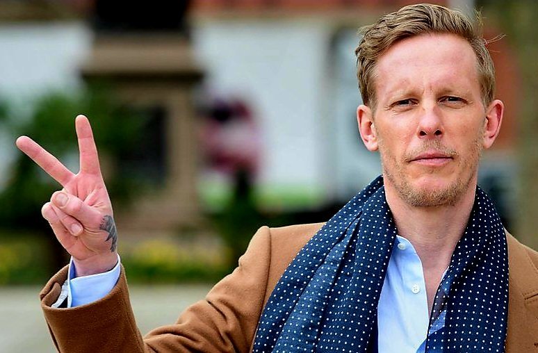 Careful what you say! Actor turned aspiring politician Laurence Fox (@LozzaFox) has been ordered to pay £90,000 in damages EACH to 2 people he libelled by referring to them as “paedophiles” on social media.