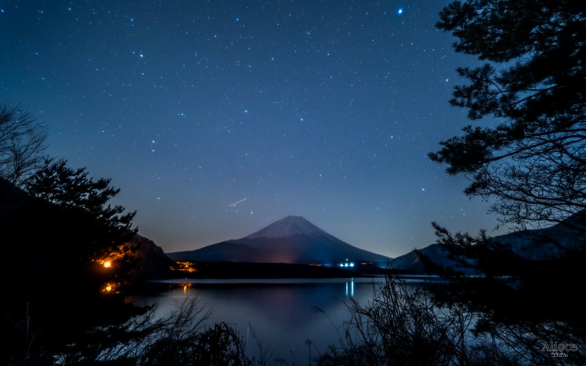 本栖湖のどっかそのへんから見た星空🗻

#FUJIFILM X-T3 
#VILTROX AF 13mm F1.4 XF
#富士山 #tokyocameraclub
