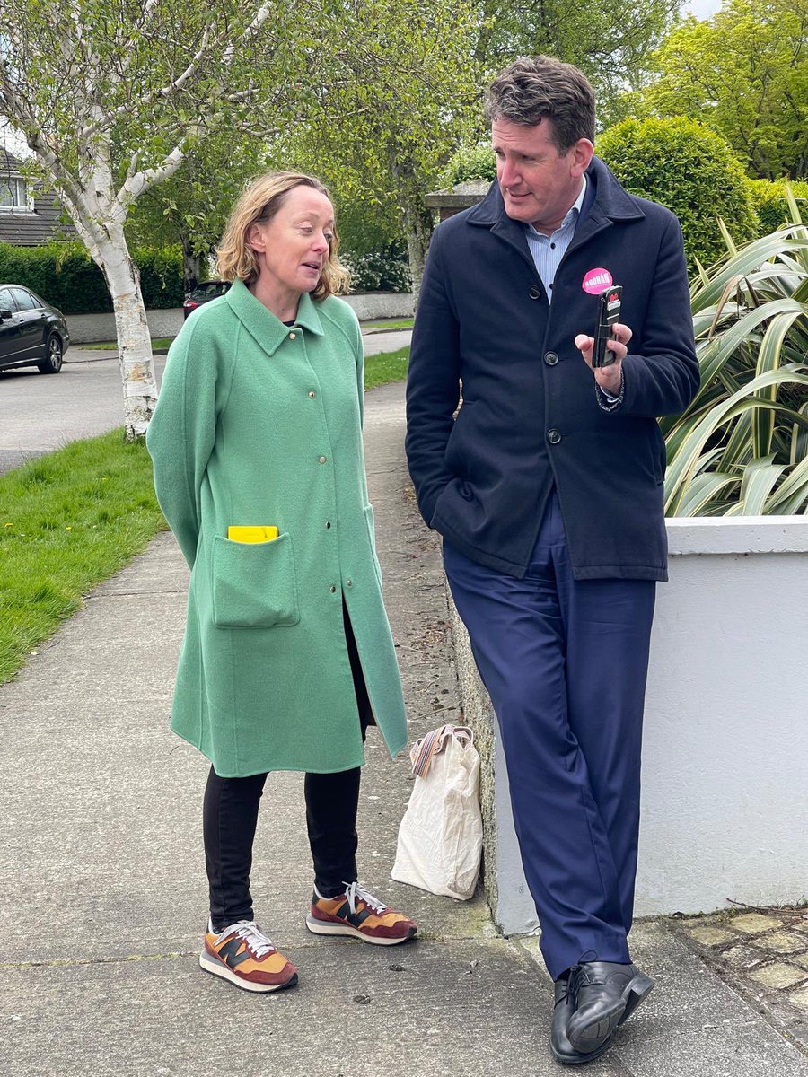 Thanks a million to @AodhanORiordain and @labour team for joining me on the doors in Blackrock this morning🌹🌹🌹 Great chats about traffic, housing and education. Lots to follow up on!