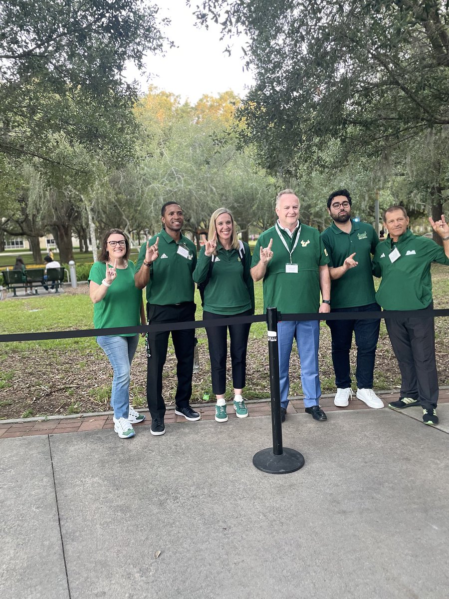 LeeButlerUSF's tweet photo. Last night was a cool opportunity to get out & serve “Late Night Breakfast” to the greater USF community. Thank you @USouthFlorida students for your support of athletics & good luck on your exams.
Sincerely,
The Waffle Guy
#wafflepower https://t.co/afiEiENEFR