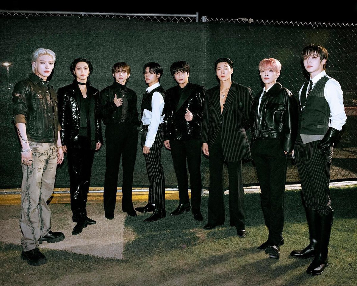 Guys please engage 🖤⬇️

1. facebook.com/share/rDPz385D…

2. x.com/dolcegabbana/s…

3. instagram.com/p/C6L3LmBslW7/…

#ATEEZatCoachella #CHELLATEEZ #ATEEZ #DolceGabbana #DGCelebs