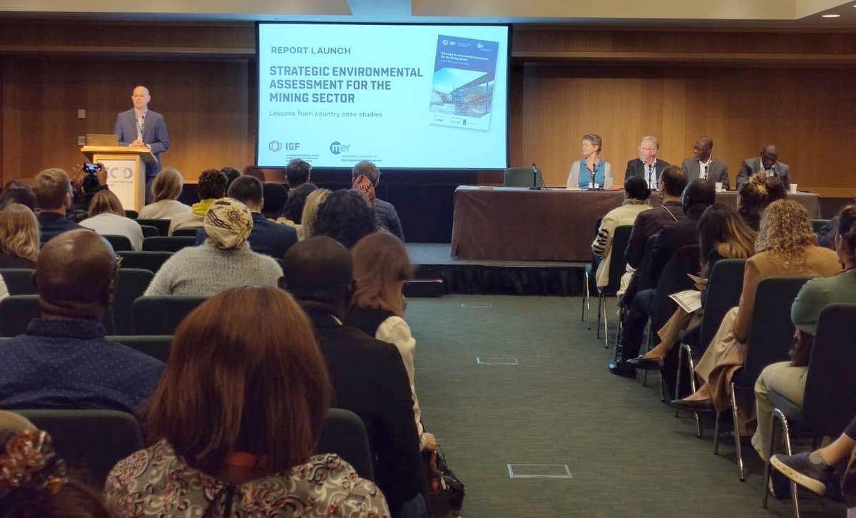 🇮🇪 IGF Director Greg Radford helped launch our new report on strategic environmental assessment (SEA) for #mining today at #IAIA24 in Dublin. 🇳🇱 The report is co-authored with @EIA_NCEA and explores #SEAforMining case studies from 🇨🇦🇬🇭🇲🇿🇳🇦 🇷🇴. Read👉igfmining.org/resource/strat…