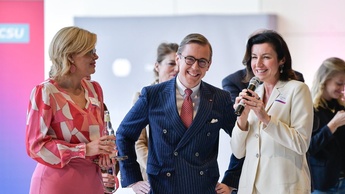 Frauen sind spitze – auch in der Spitzentechnologie! Viele junge Frauen haben zum #GirlsDay der @cducsubt den Weg nach Berlin gefunden, spannende Vorreiterinnen aus der Technologiebranche kennengelernt, den Bundestag erkundet & mit Abgeordneten diskutiert. Danke für die…