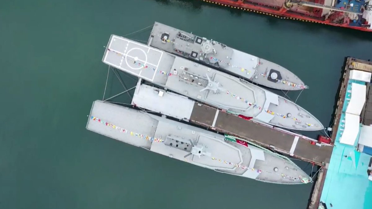 ANOTHER NEW OFFSHORE PATROL VESSEL FOR THE NIGERIAN NAVY!

#PositiveFactsNG

In solidifying Nigeria's maritime security, do you know that the Tinubu admin has launched a new 76-meter High Endurance  offshore patrol vessel for the Nigerian Navy in Lagos on Friday, April 19, 2024?