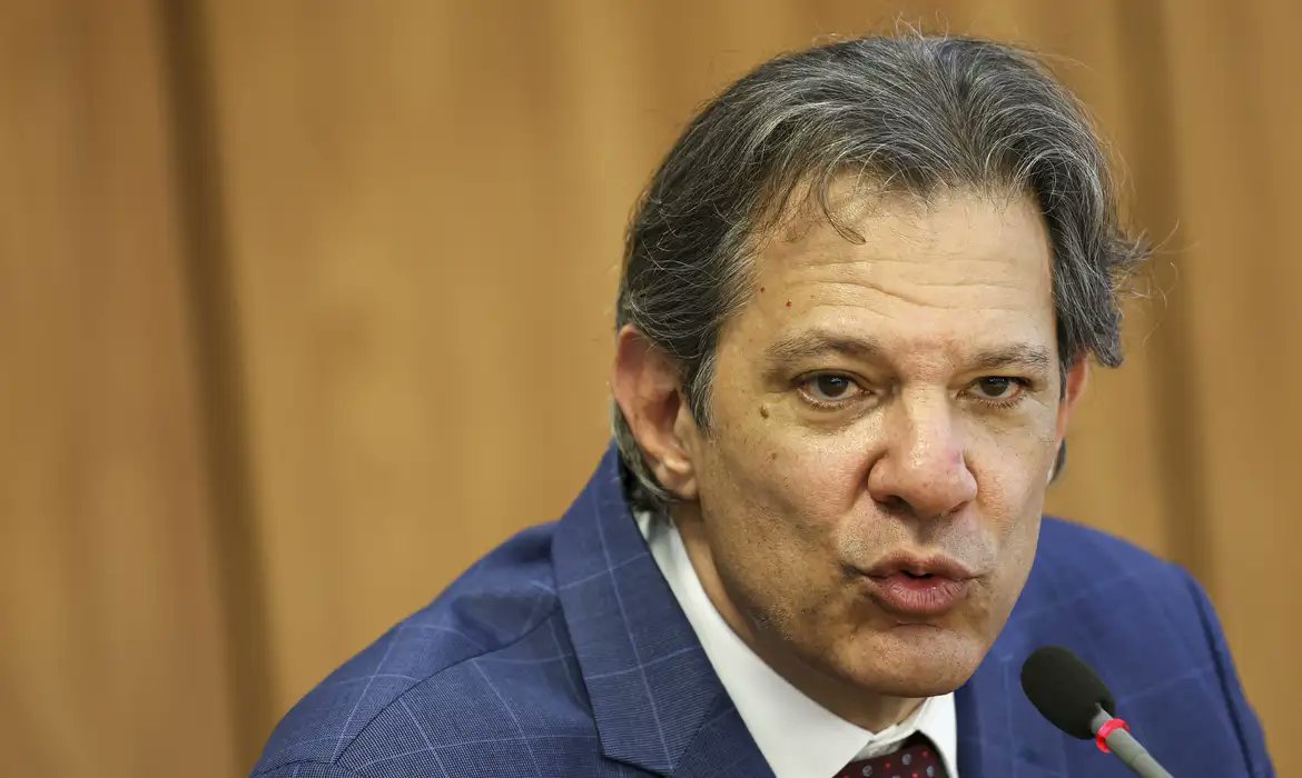 sensacionalista's tweet photo. Reforma tributária: governo propõe isenção no preço do capim para conquistar bolsonaristas https://t.co/pcjm0hCd8o