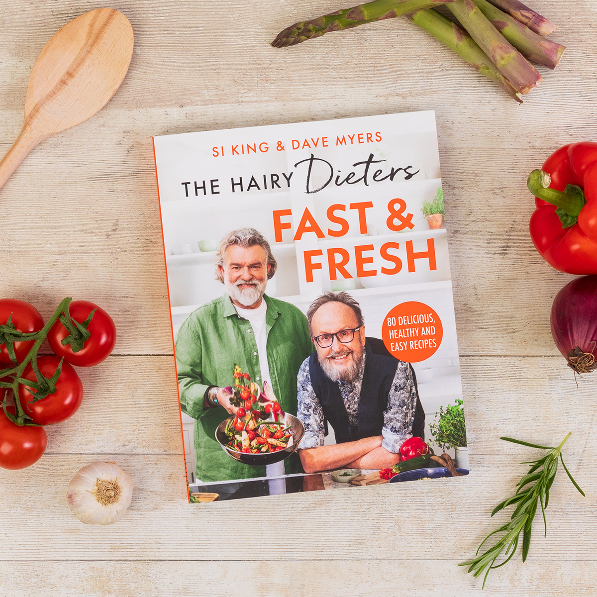 Happy publication day to @HairyBikers, who's newest book The Hairy Dieters Fast & Fresh is out now 🎉 A wonderful book that is filled with tasty, easy-to-prep and low-calorie dishes, inspired by the ingredients of the Mediterranean. Order here: geni.us/FastAndFresh