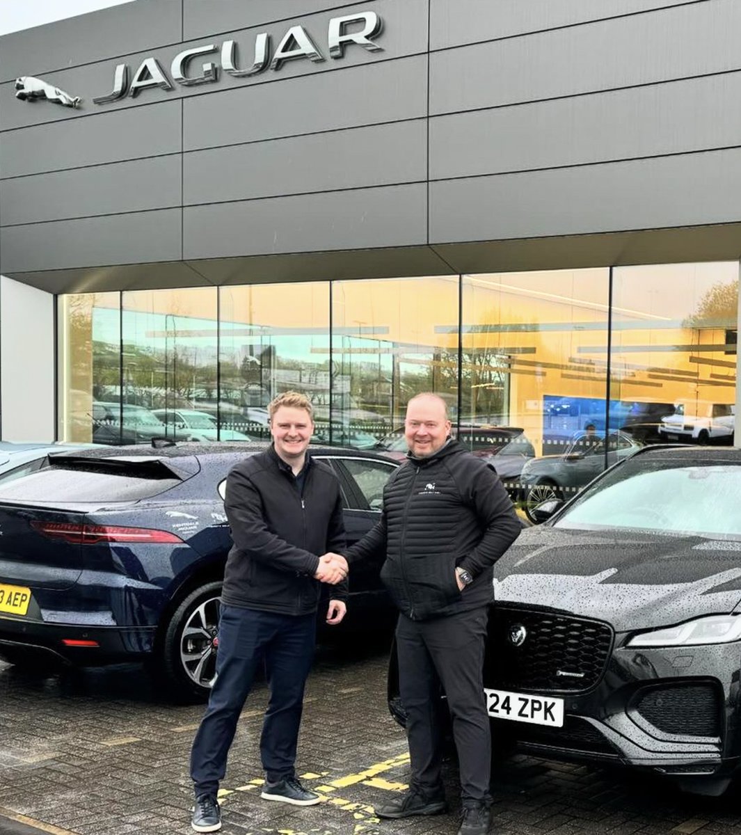 Congratulations to Andy Pickering on collecting his sleek new F-PACE today.

Wishing you many memorable miles ahead.

@apickeringgolf

#fpace #newcarday