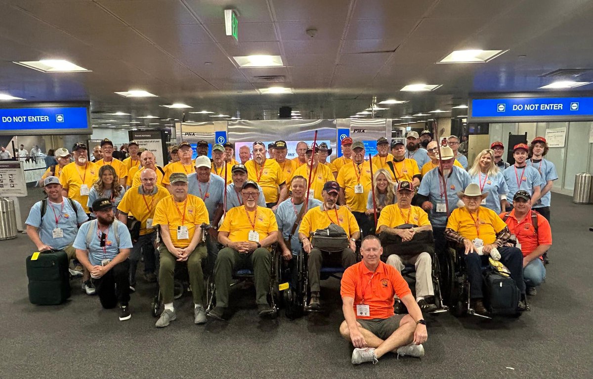 Check out the photo album from our 3rd trip of the Spring 2024 season (we'll update it as we receive photos)! honorflightarizona.smugmug.com/Spring-2024/Ap… 📡 For Veteran & Guardian trip signups, donations, and other information, visit our website: honorflightaz.org  #HonorFlight #Veterans 🇺🇸
