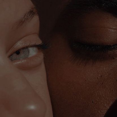 — 𝒘𝒉𝒂𝒕 𝒊𝒇 𝒔𝒉𝒆'𝒔 𝒘𝒓𝒊𝒕𝒕𝒆𝒏 “𝒎𝒊𝒏𝒆” 𝒐𝒏 𝒎𝒚 𝒖𝒑𝒑𝒆𝒓 𝒕𝒉𝒊𝒈𝒉?

переверните тва вверх дном, я задержу судью.