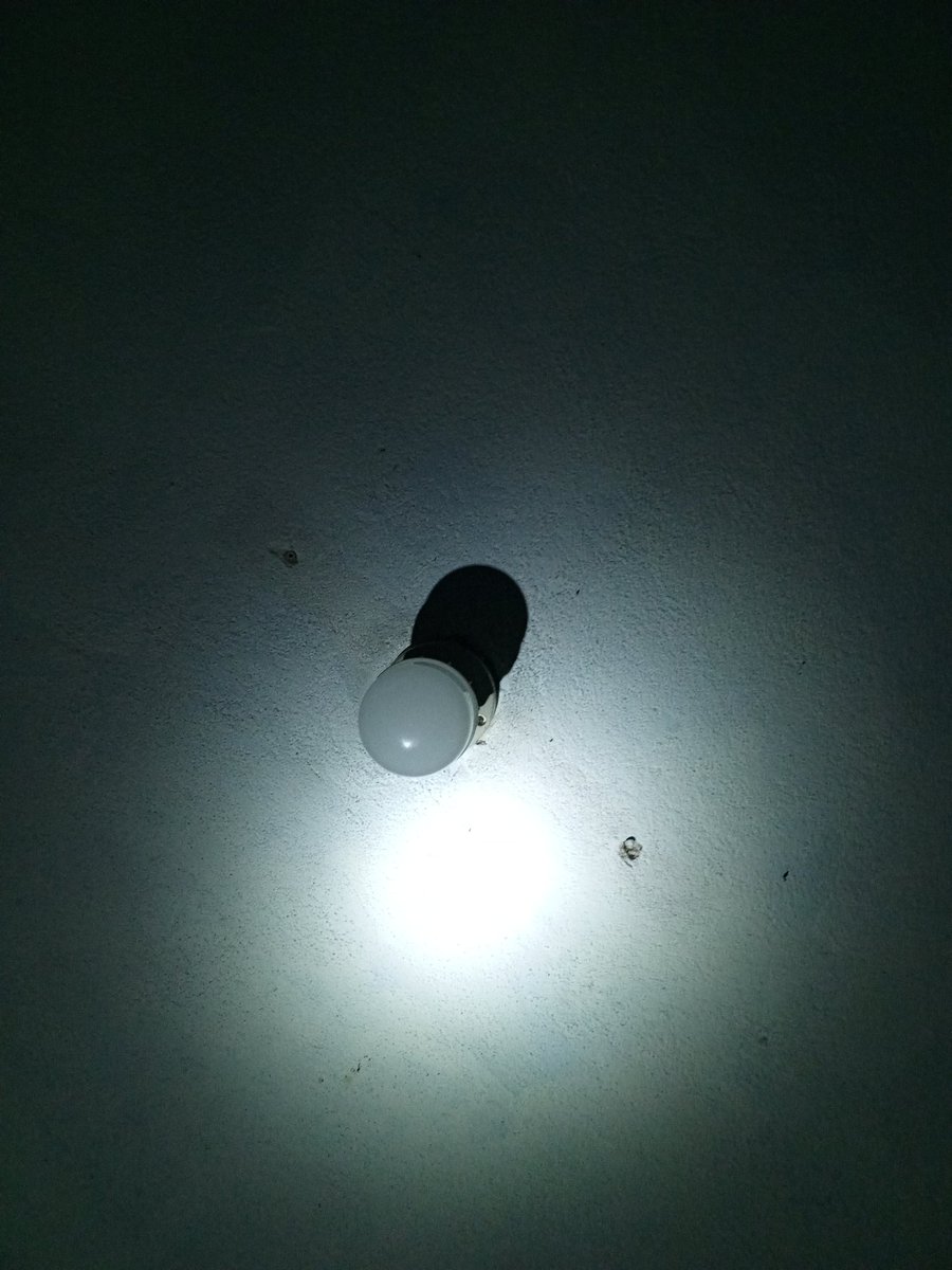pos_yo_wee's tweet photo. Soy un 10 pero me cortaron la luz por mis tíos https://t.co/8YhxoE5kzU