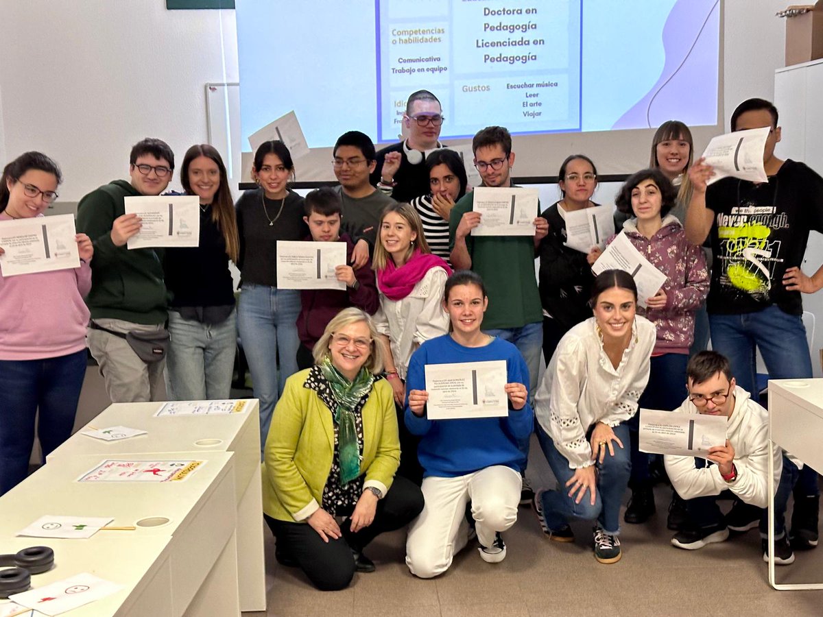 Hoy 25 de abril se ha desarrollado en la Facultad de Educación una actividad de APS entre el alumnado del Máster en Psicopedagogía y el del Proyecto Liceo (Asociación Achalay). Una actividad conjunta que ha permitido el aprendizaje y el intercambio de todos y todas.
