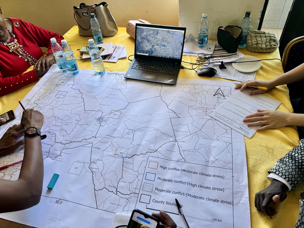 openmapping_esa's tweet image. Great workshop in Isiolo with @CGIARclimate 

Mapped #ClimateSecurity hotspots with community members from the region through #ParticipatoryMapping.

What climate security challenges are you facing in your community?