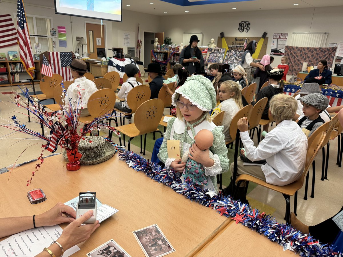 2nd Gd Ss @MarshPointeEl immigrated from their native countries through Ellis Island to become American citizens! @pbcsd @Ed_Tierney1 @MPEPrincipal @mariabishop4 @561Sdpbc @MarshPointePTO @emapbc @LibraryCurrent @NoRowEdu