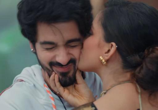 Happy birthday @AboreBoreQazi 🎂Maybe right now people are not here but by heart they do love you and always wish you best for your future🥹 So it's wish from your all friends 🫶May god bless you abundance of happiness and love! That's you deserve! Lots of love from FD❤