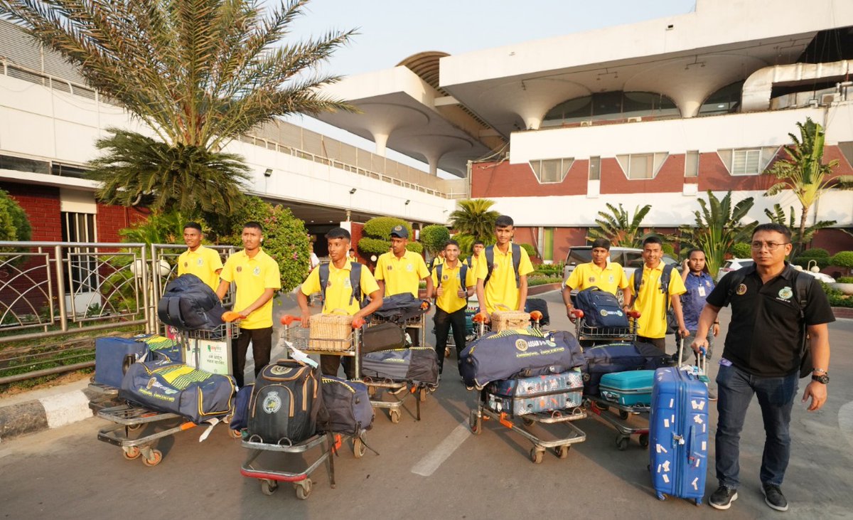 Photographs capturing the Assam U16 Team arriving in Bangladesh to participate in 2 three-day matches and 3 ODI matches in Rajshahi and Bogura 📸🏏

#BCB #Cricket #BDCricket #LiveCricket #Bangladesh #U16