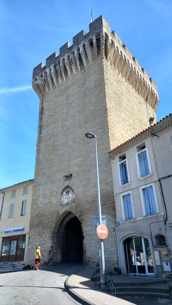 Carpentras é un gioiellino.

Porta d'Orange, 1300.