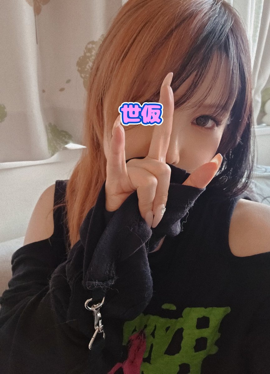 今日は暑かったから世を忍ぶ仮の姿で肩出し服を着たのだが、 露出され