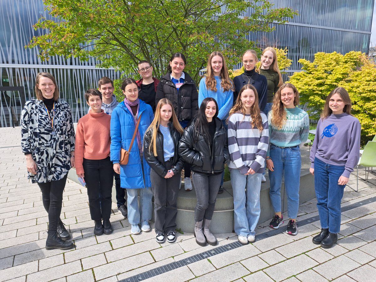 Today's #GirlsDay and #BoysDay brought 30+ high school students to the #mdcBerlin on @campusbuch and @BIMSB_MDC – where they explored fields such as corporate #IT, bioinformatics, animal care and more. Thanks for the visit. Together, we can break down #gender stereotypes! 🥳