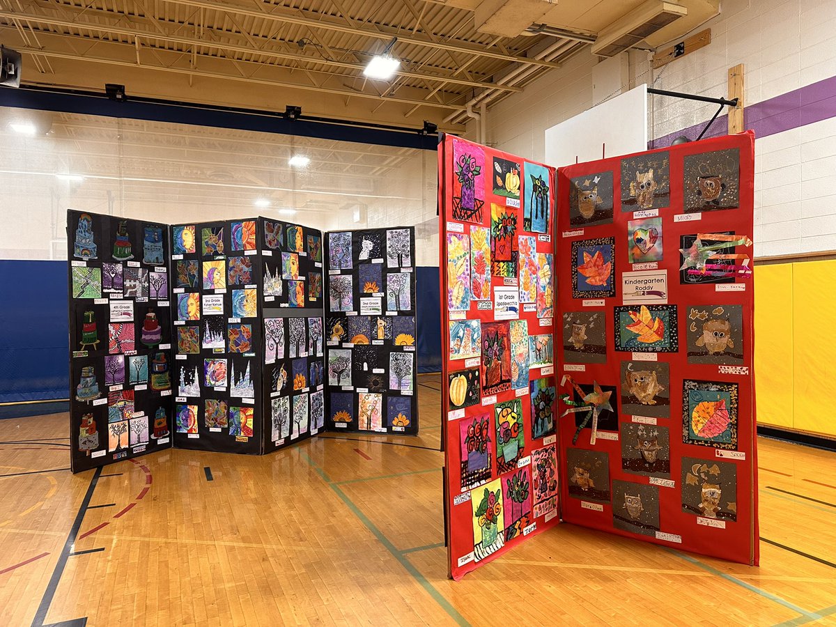 MtViewArtRoom's tweet photo. Thank you to everyone who came to our Art Show! So proud of all our artists!! 🎨❤️✨⭐️👏🤩 @MtView07836 @melandyk @JOlsyn1109 https://t.co/faqDMrXp5A