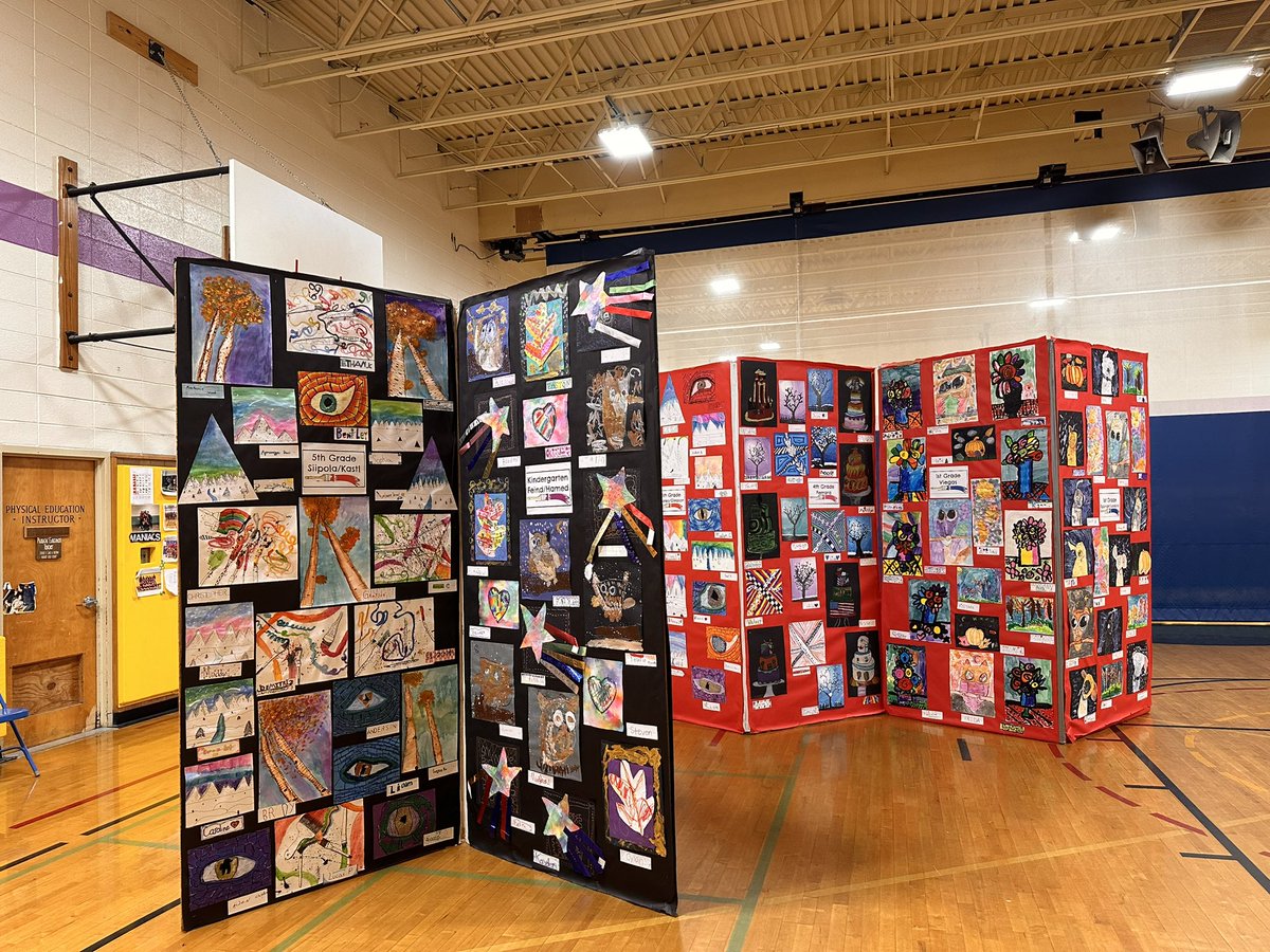 MtViewArtRoom's tweet photo. Thank you to everyone who came to our Art Show! So proud of all our artists!! 🎨❤️✨⭐️👏🤩 @MtView07836 @melandyk @JOlsyn1109 https://t.co/faqDMrXp5A