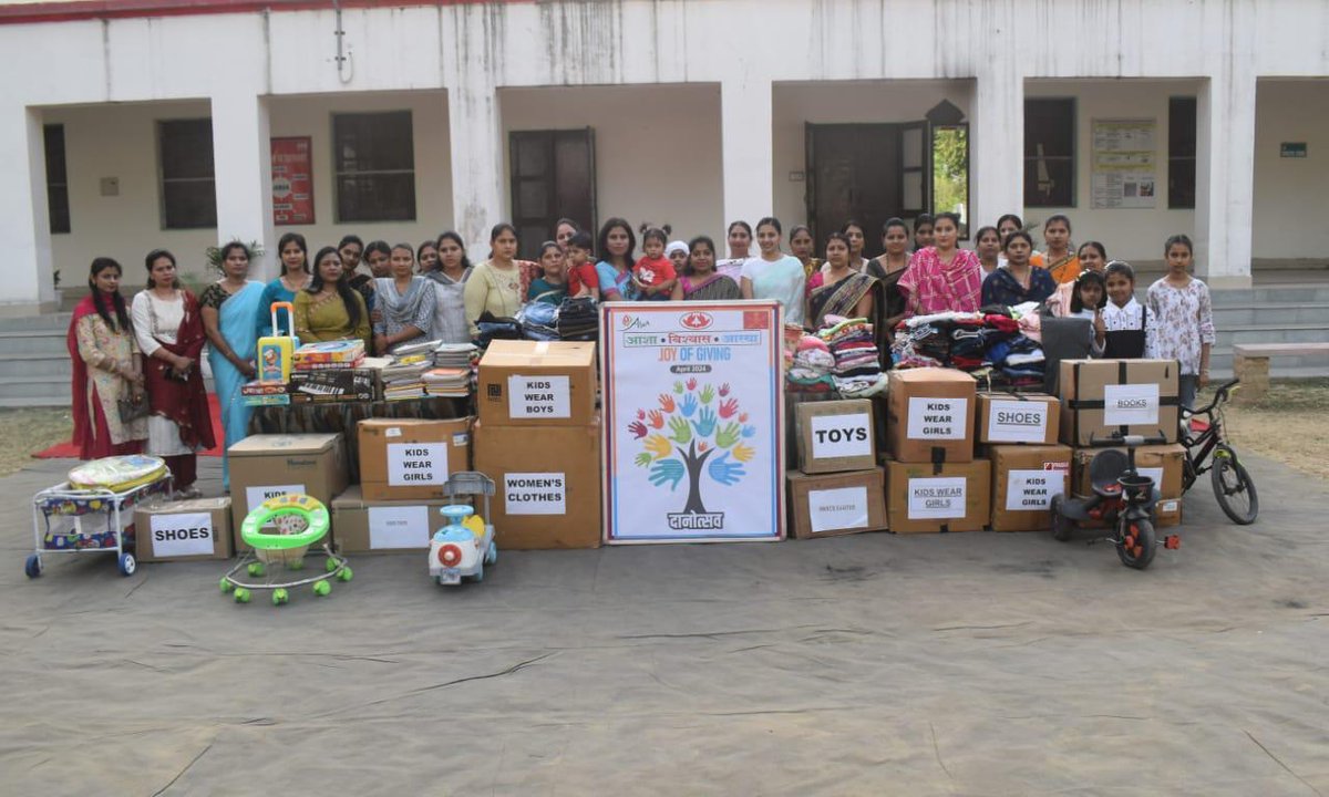 #InServiceOfTheNation #ChargingRamGunners joined hands in #JoyOfGiving campaign, donating old books, clothes and toys to support underprivileged children. An effort to spread kindness and #Sustainable future #WeCare #KhargaCorps @adgpi