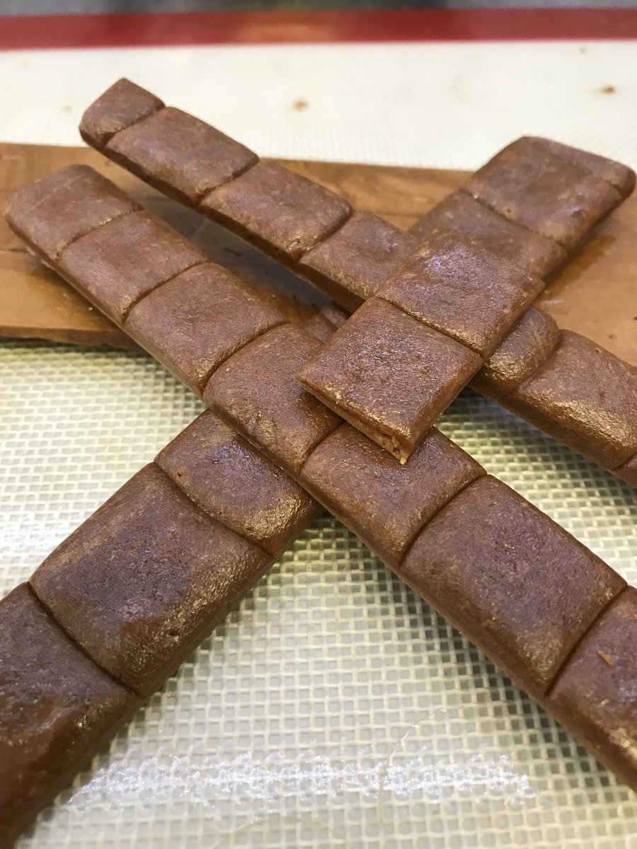 Old fashioned toffee brittle. I’m about to dip this in chocolate. For those with a sweet tooth and a good dentist!! ⁦@IrishDentists⁩ ⁦@yaycork⁩ ⁦@corkbeo⁩ ⁦@KinsaleNews⁩