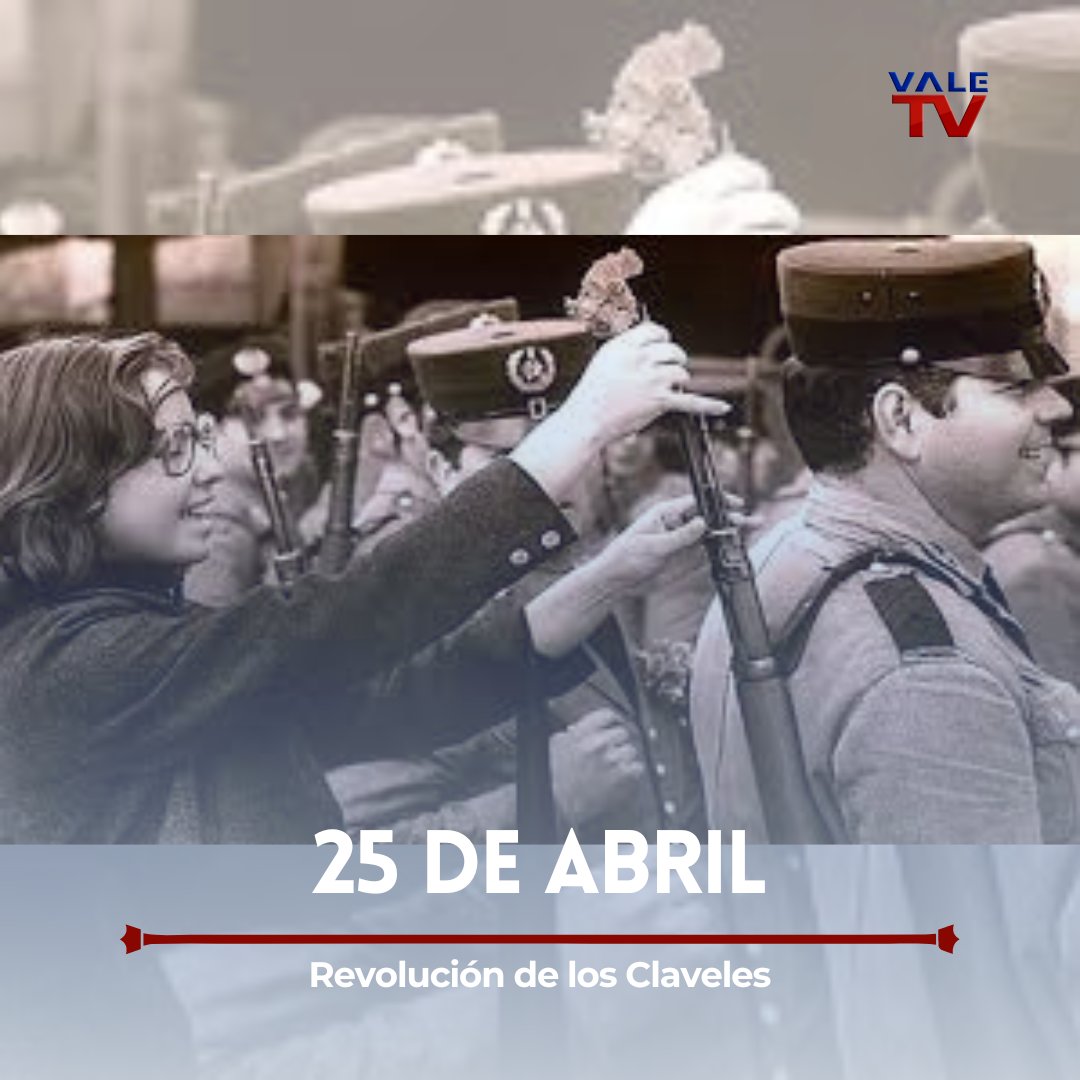 #UnDíaComoHoy, en 1974, estalla la #RevoluciónDeLosClaveles, un movimiento cívico militar que precipitó el fin de 48 años de dictadura en Portugal. El gesto icónico del movimiento fue la colocación de un clavel en el cañón del fusil.