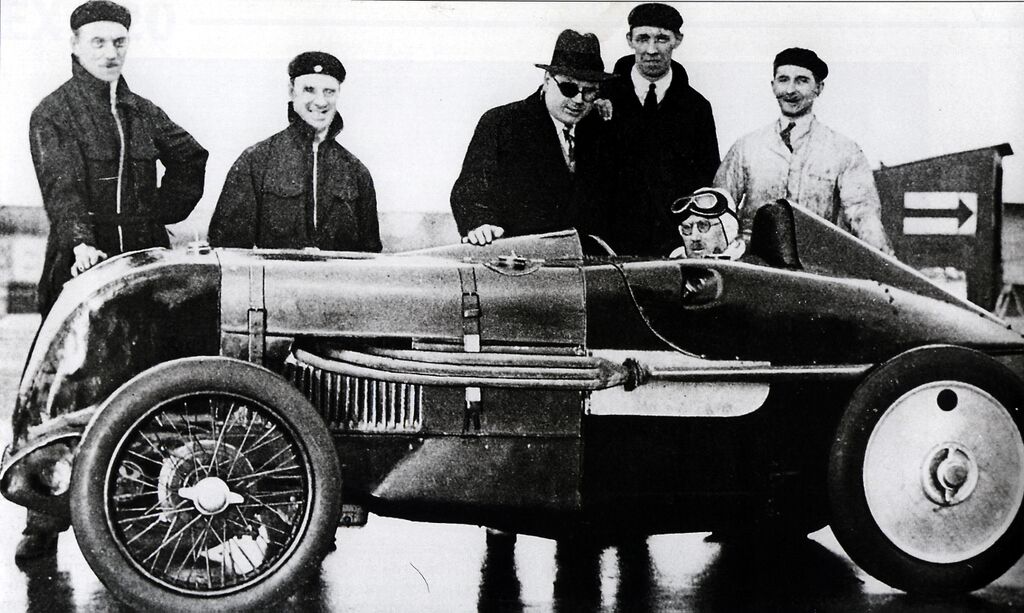 📷Photograph featuring the EX120 with George Eyston as driver. A secret workshop was established at #Abingdon to produce the EX 120. In February 1931, the EX 120 reached a speed of 100 mph, the first 750cc car in the world to do so. Our #MG100 exhibition is on until 30th June.