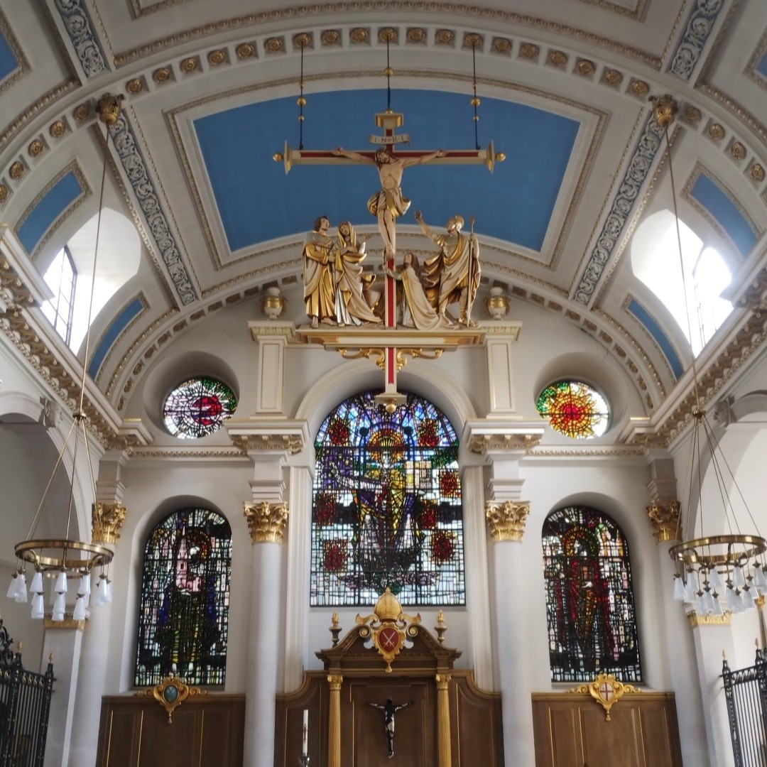 With one thousand years of history, St Mary-le-Bow church is a fascinating site to visit in the City of London. 🔔 Find out why it is known as the @BowBellsChurch 👀 See a stunning steeple by Christopher Wren 📍 St Mary-le-Bow, Cheapside, EC2V 6AU