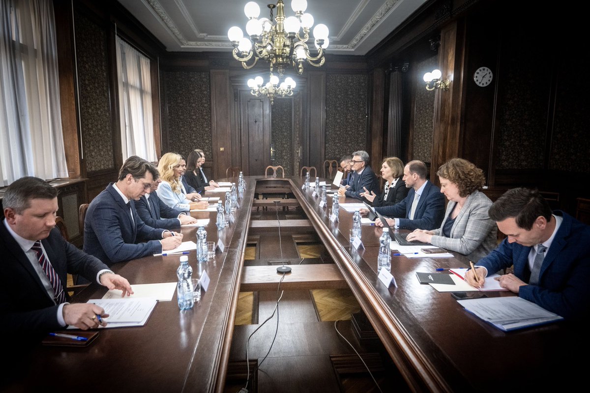 Public media have a big responsibility, need to be independent & strong in all Member States. 

I met w/ 🇸🇰 Minister of Culture Šimkovičová, to discuss increasing concerns about #MediaFreedom & safety of journalists in #Slovakia.

I stressed the need to respect #MediaFreedomAct.