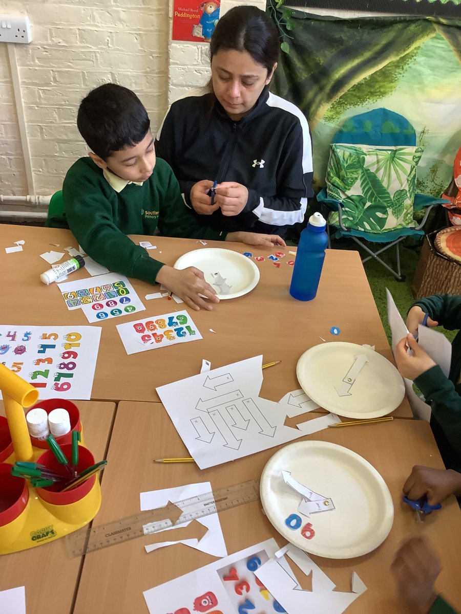 A massive thank you to the adults who joined us on 'Bring a #Significant Female to School Day' yesterday. Year 2 created their own clocks with their adults utilising their cutting and sticking #skills. They also confidently read the time! 👩‍👧‍👦⌛️⏰✂️ #Family #Community