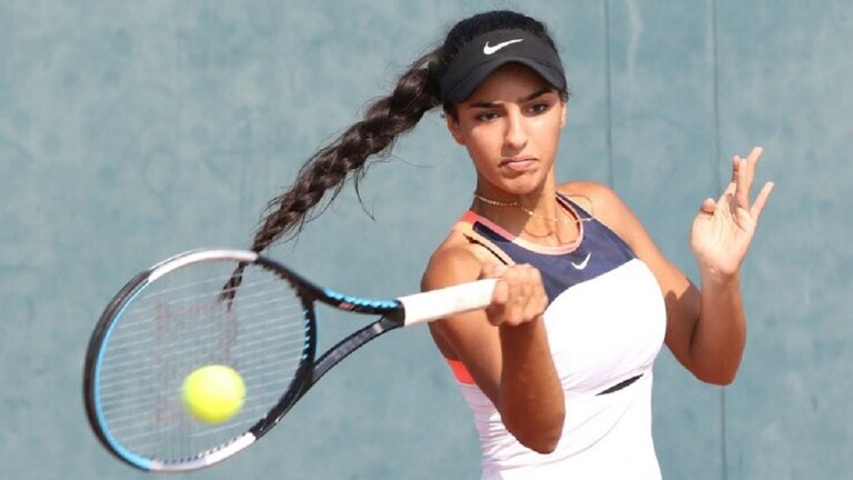 The Saudi regime boasts about tennis star Yara Alhogbani while torturing young sports coach #ManahelAlOtaibi in prison‼️ #FreeManahel 1/5: After 5 months of being cut off from her family, Manahel Al-Otaibi managed to reach out to them, revealing her solitary confinement due to a