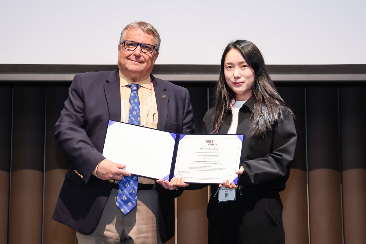 🏅🌟Congratulations to Hyo Ju Jang (Chungnam National University, Korea) on winning a FEBS Letters #PosterPrize at the 12th Seoul International Congress of #Endocrinology & #Metabolism in Korea! 🎉🎊👏👏👏

Photo: Hyu Ju with our Editor Prof. Laszlo Nagy 

#SICEM2024 @SICEM2023