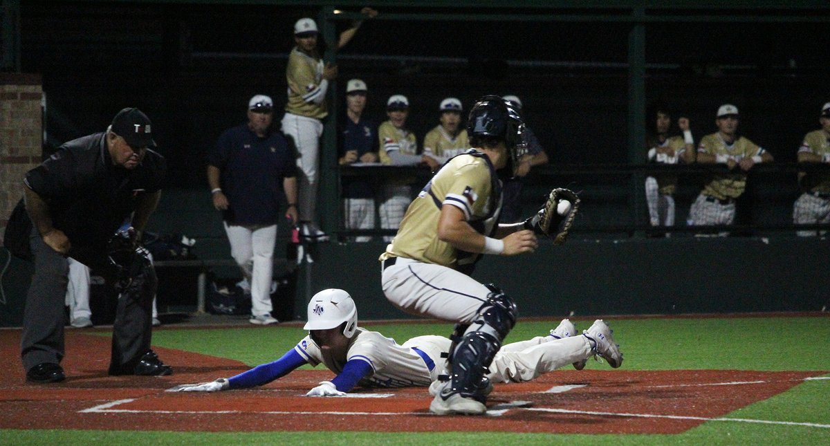 STORY: While it might not have resulted in base hits, @allen_baseball still found ways to pressure Little Elm. The Eagles capitalized on miscues for a 5-0 victory that secured the #2 seed for the playoffs while putting Little Elm in must-win territory. starlocalmedia.com/allenamerican/…