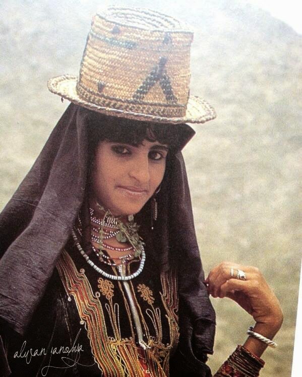 Young girls from Asir, Southern Saudi Arabia, 1980-1981 🇸🇦.